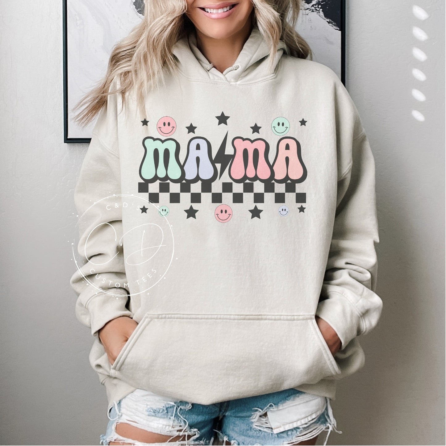 Mama Retro Graphic Sweatshirt